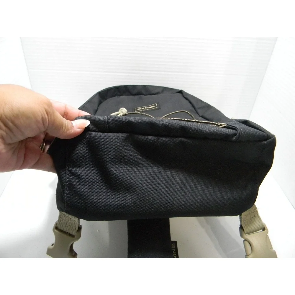 Dakine Sling Backpack Black Tan Single Strap Bungee Crossbody Outdoor Bag